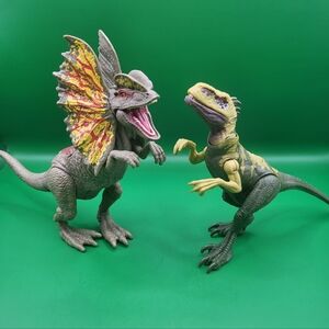2022 Jurassic World Epic Attack Dilophosaurus & Strike Attack Atrociraptor